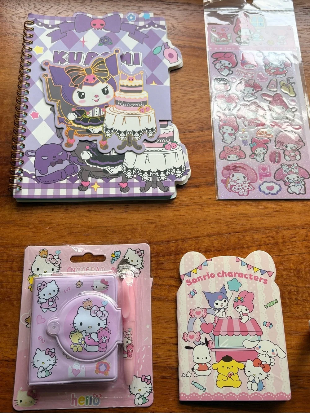Hello Kitty comes assorted
